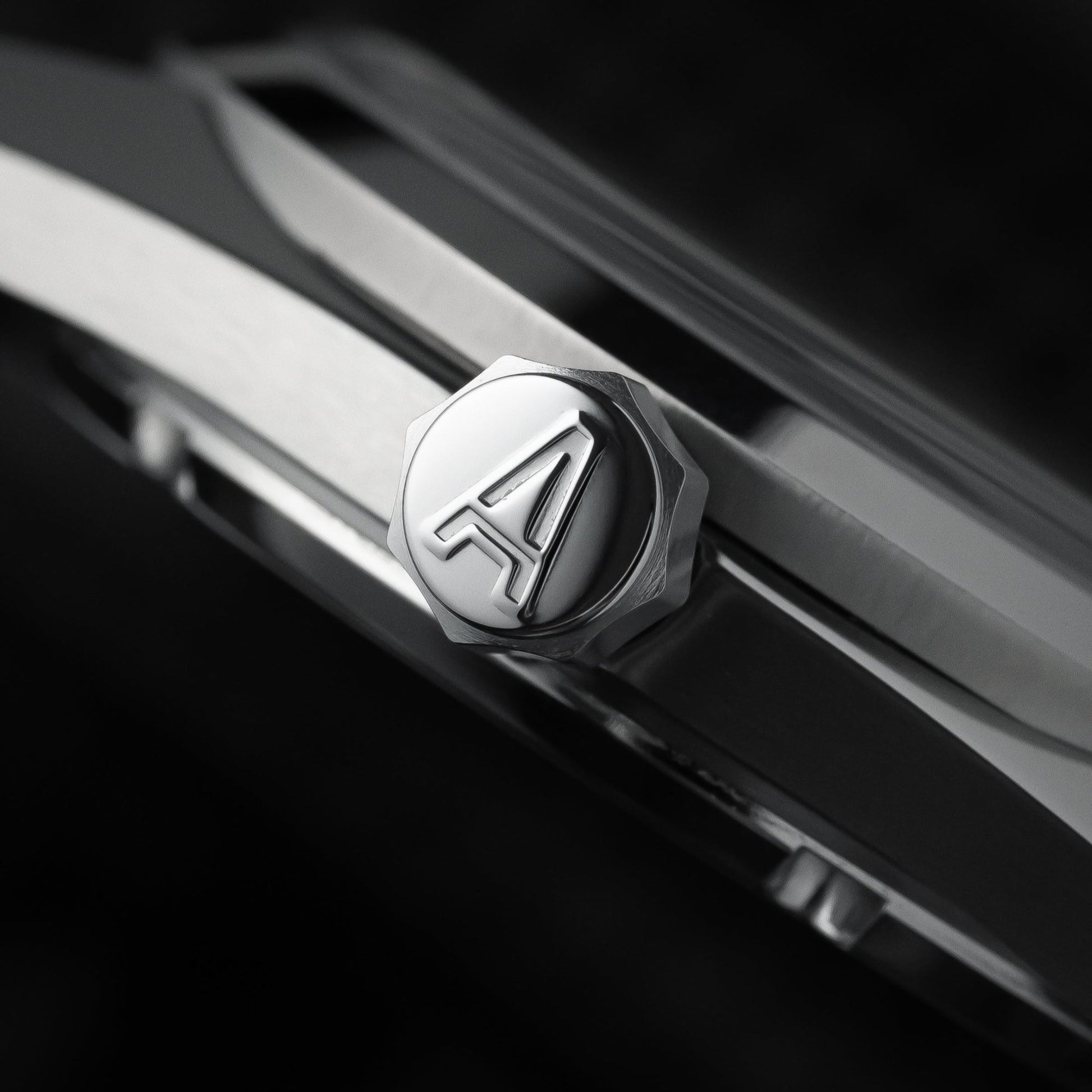 ALATO ARVET Burgundy 38mm Automatic 100M Miyota 9039 Microbrand Swedish Design Swedish Microbrand Crown Detail shot