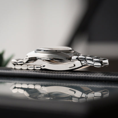 ALATO ARVET Burgundy 38mm Automatic 100M Miyota 9039 Microbrand Swedish Design Swedish Microbrand Sideview