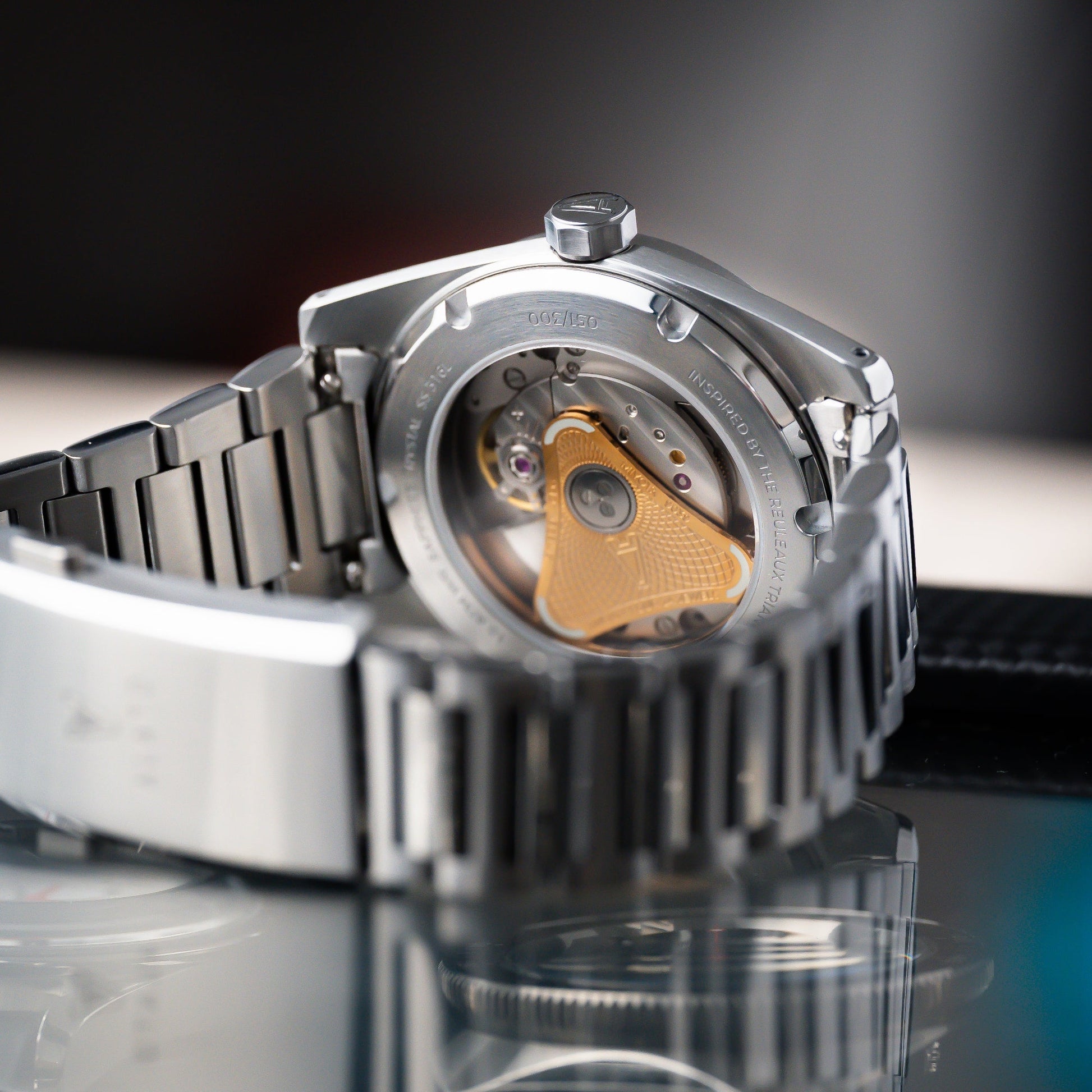 ALATO ARVET Burgundy 38mm Automatic 100M Miyota 9039 Microbrand Swedish Design Swedish Microbrand Caseback Exhibition